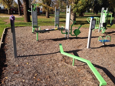 outdoor gym equipment