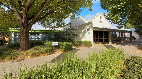 Bacchus Marsh public hall.jpg