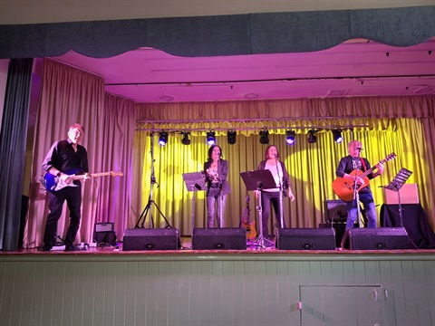 Seniors fest - band.jpg