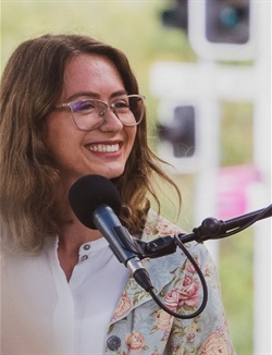 Gillian Hagenus - Headshot.jpg